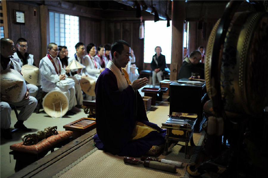 第一番灵山寺住持在启动式上诵经祈愿.jpg