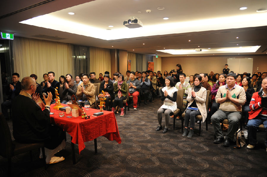图片十一：智广阿阇梨传授药师禅修.JPG