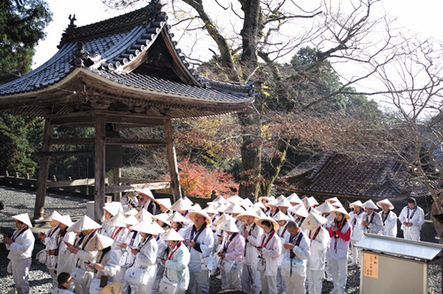 图三：遍路团在第43番明石寺颂经祈福_副本.jpg