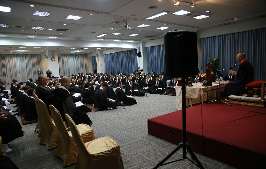 聆听仲田顺和大僧正猊下开示2_副本.jpg