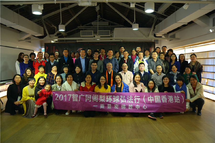 新书签售会合影.jpg